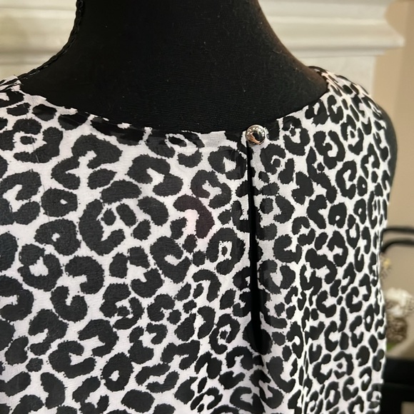 Vince Camuto sleeveless animal print chiffon top - Picture 4 of 5